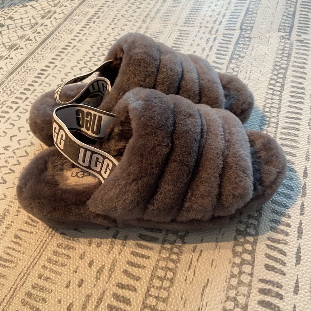 Brand new UGG Fluff Yeah Slide Sandal -Size 7